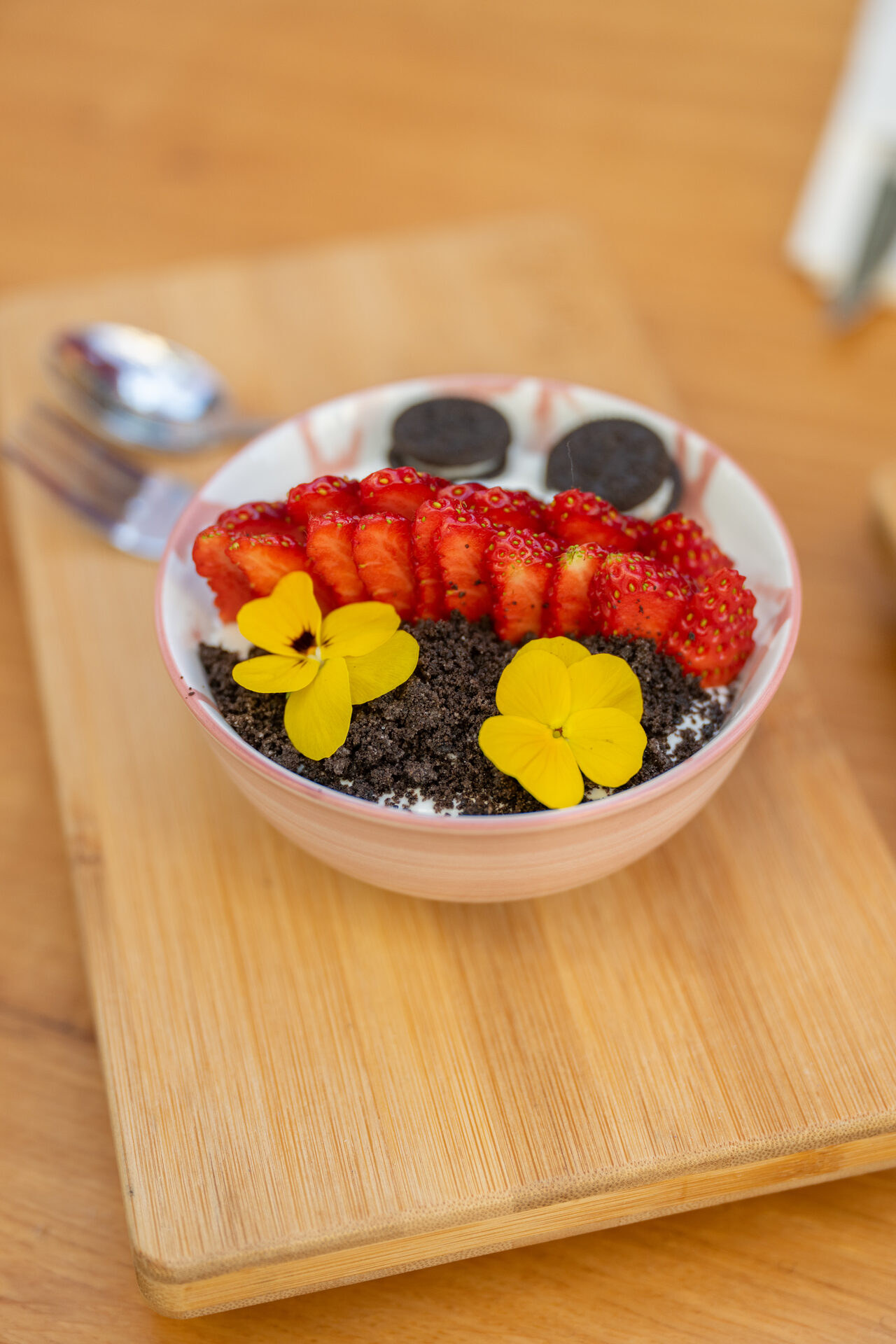 Bowl de fresas en Bali Coffee Girona